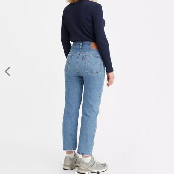 Levi’s 501 Original Cropped Womens Jeans Light Wash Distressed Vintage Wash 26 - Picture 4 of 16